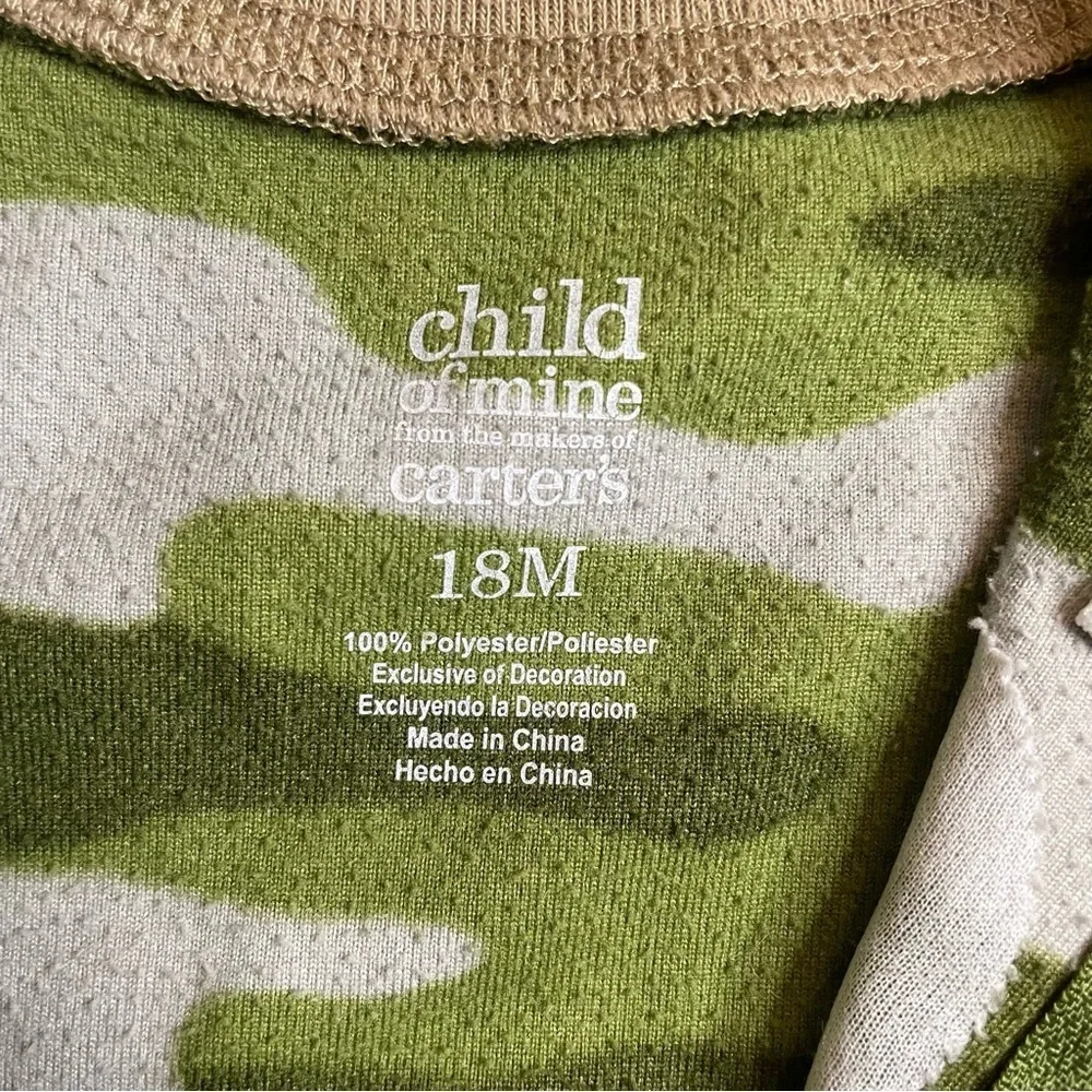 Carter’s 18 Month Footy Green and Black Camouflage Pajama’s PRELOVED pilling